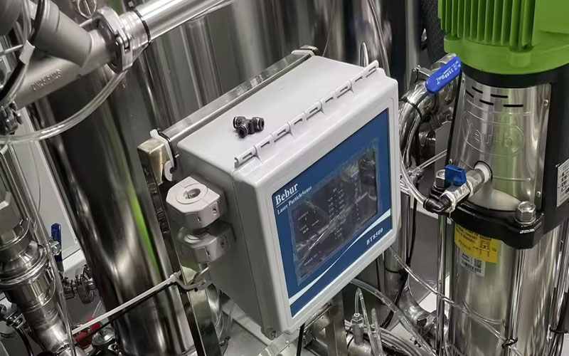 On-site installation of the BT8200 online particle counter for CDU coolant monitoring at a customer data center